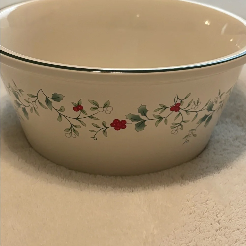 Pfaltzgraff Winterberry Rare Dog Bowl USA holly branches with berries,